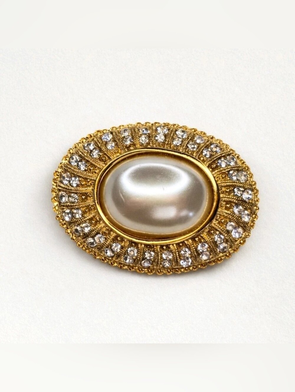 .Vintage Richelieu Faux Pearl Rhinestone Brooch Signed Gold ToneOval
